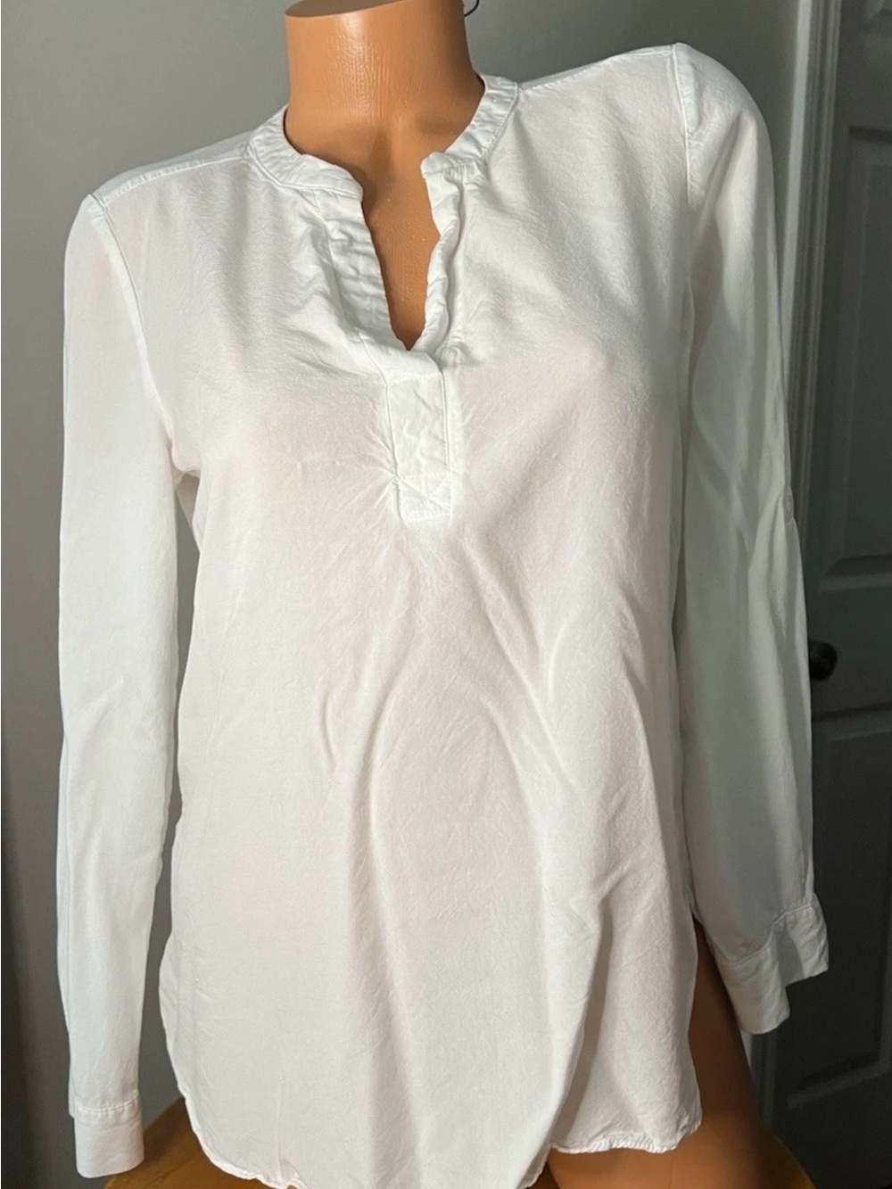 Old Navy White Split-Neck Long-Sleeve Tunic S